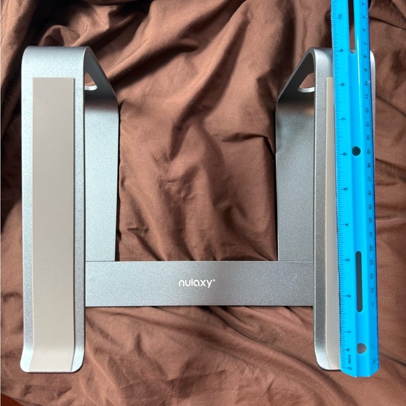 Apple Silver Laptop Riser - Picture 6 of 7